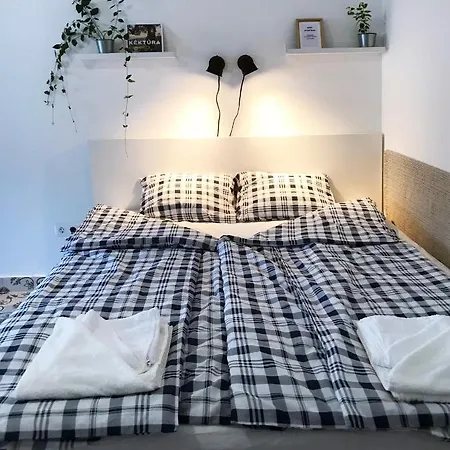 Nest * Balatonszarszo